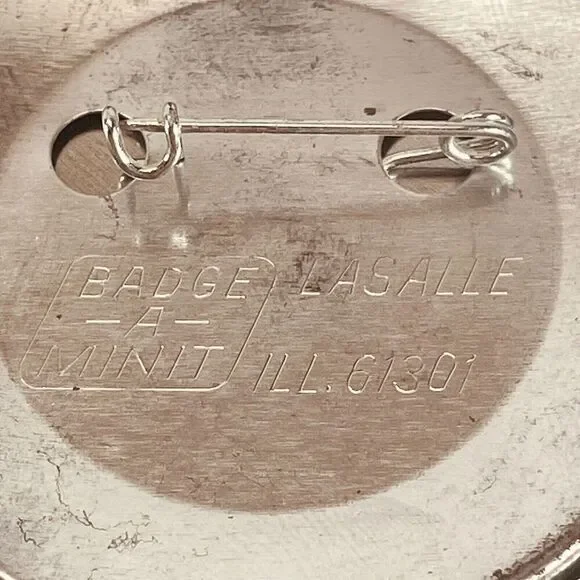 Cushman Motor Works HUSKY Scooter Pin Back Button Lincoln NE Advertising Vintage - Picture 4 of 5